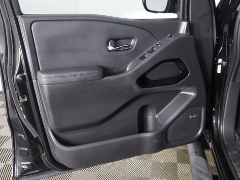 Used 2022 Nissan Frontier PRO-4X image 23
