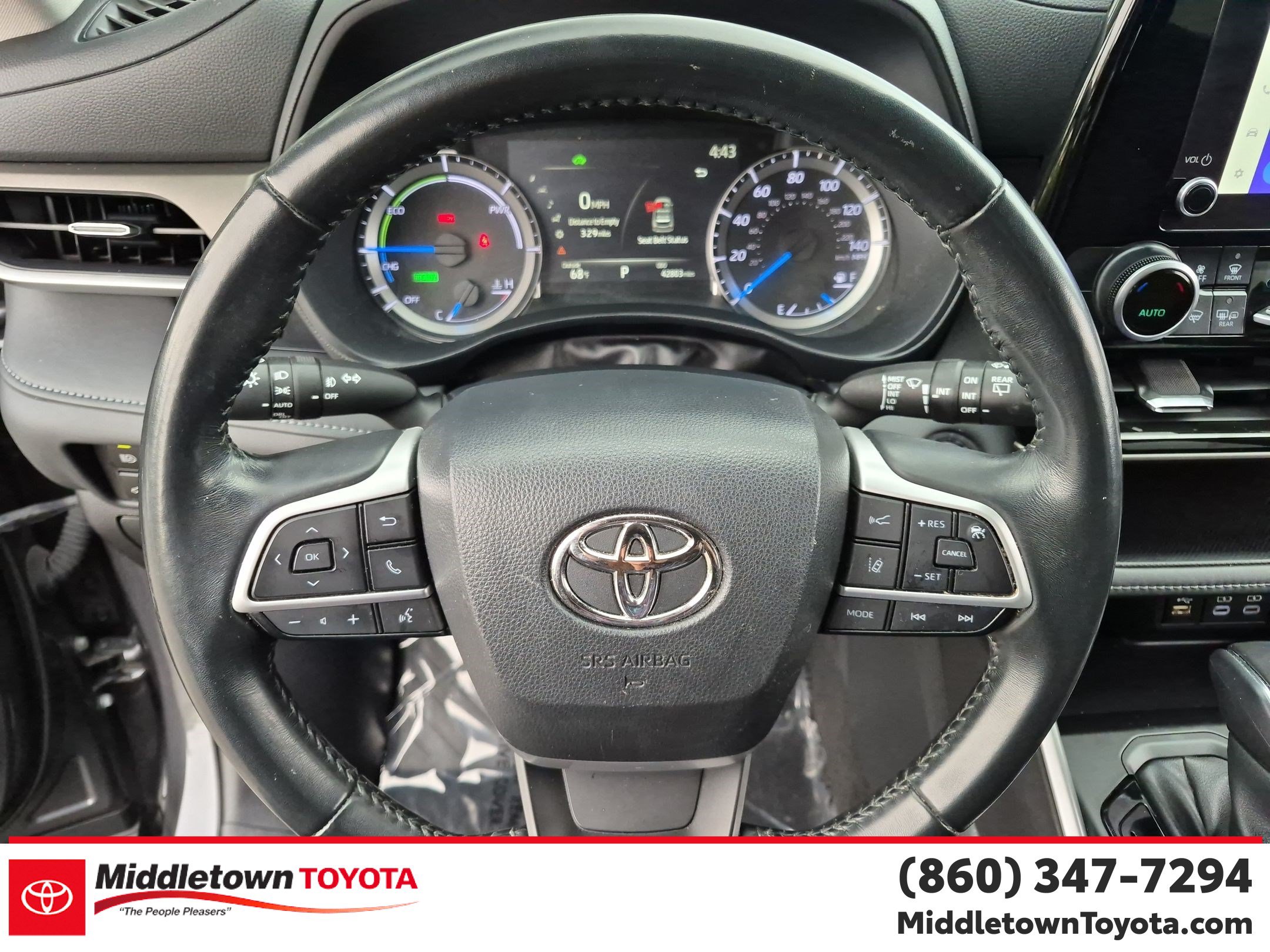 Used 2023 Toyota Highlander LE AWD/4WD image 17