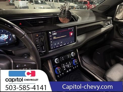 Used 2024 GMC Yukon XL Denali w/ Advanced Technology Package image 5