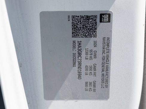 Used 2024 Chevrolet Express 3500 w/ Power Convenience Package RWD image 15
