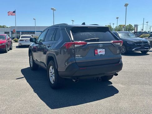 Used 2019 Toyota RAV4 XLE AWD/4WD image 6