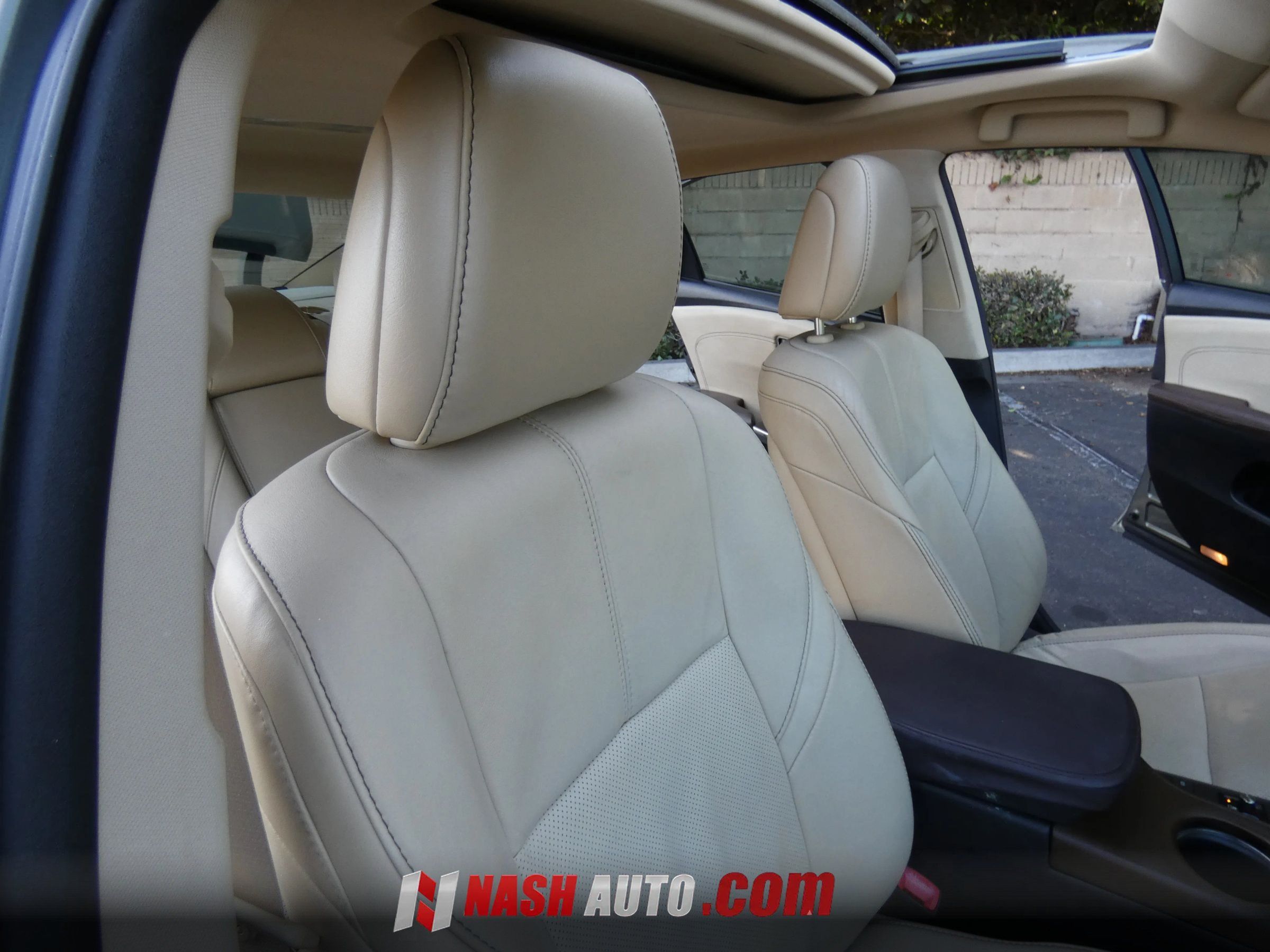 Used 2013 Toyota Avalon Limited FWD image 30