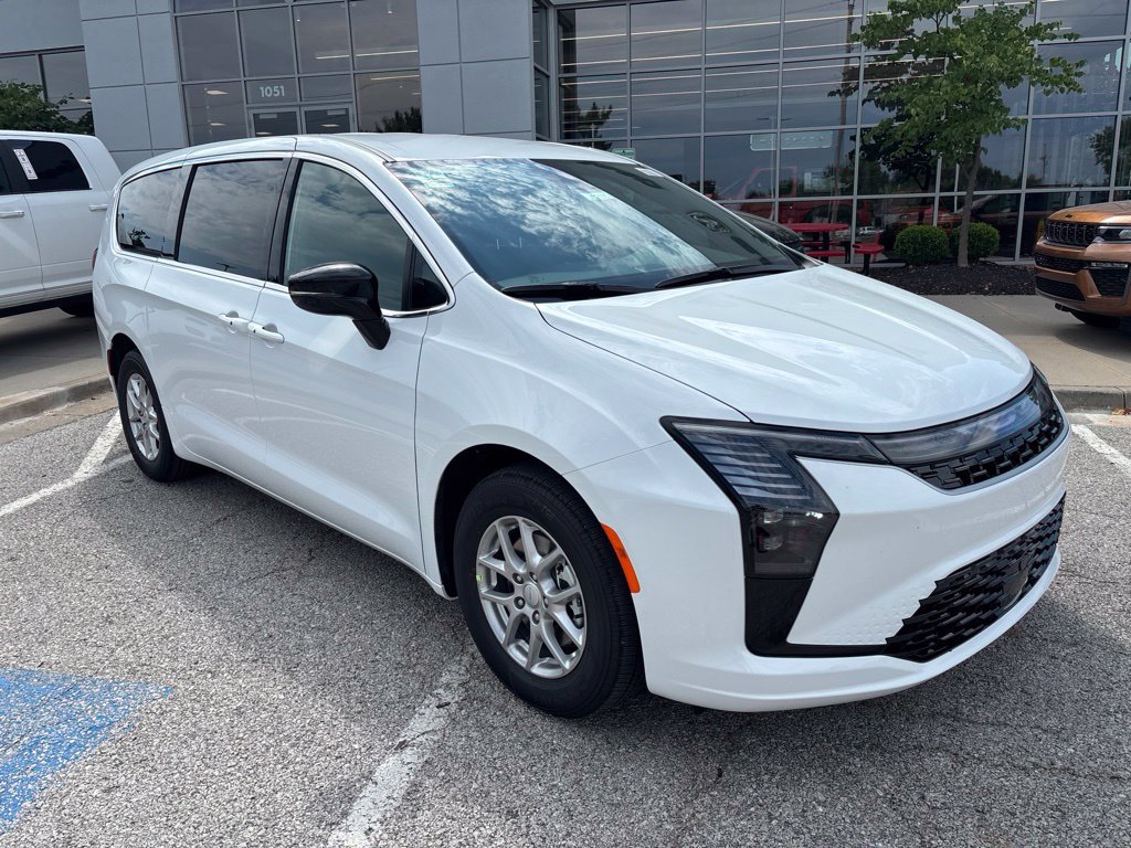 New 2027 Chrysler Pacifica Select FWD image 6