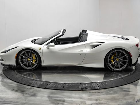 Used 2022 Ferrari F8 Tributo RWD image 9
