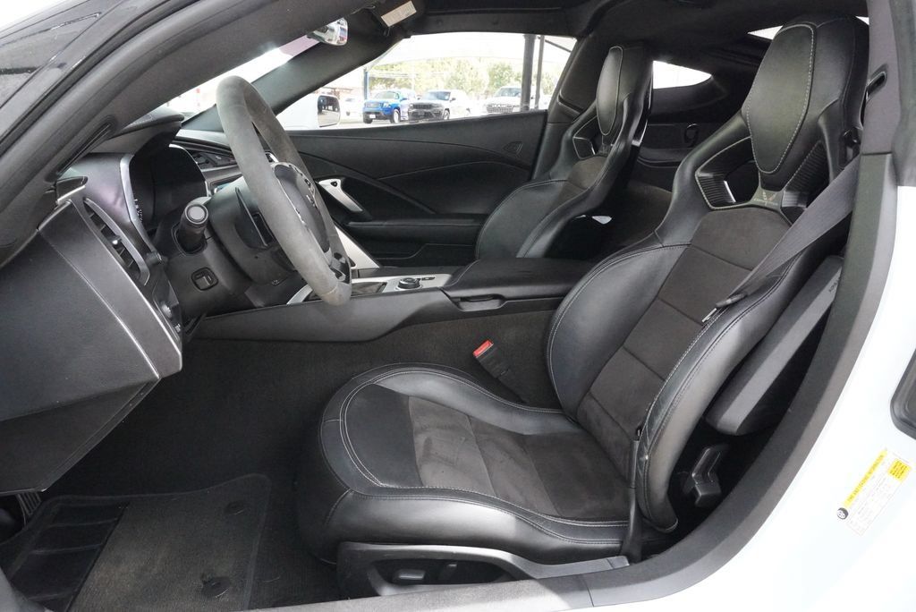 Used 2018 Chevrolet Corvette Stingray Coupe w/ 1LT RWD image 20