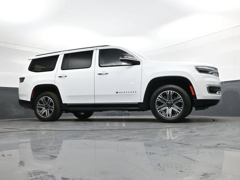 Used 2024 Jeep Wagoneer Series II image 39