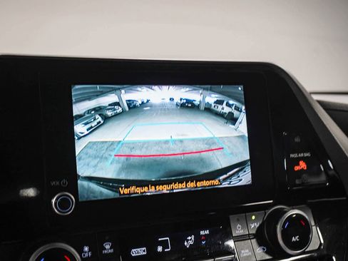 Used 2023 Toyota Highlander L FWD image 25