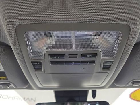 Used 2019 Toyota Highlander XLE AWD/4WD image 24