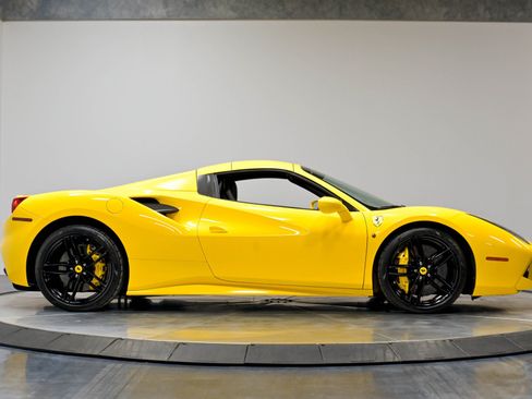 Used 2017 Ferrari 488 Spider RWD image 26