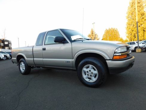 Used 2002 Chevrolet S10 Pickup LS w/ LS Preferred Equipment Group image 1
