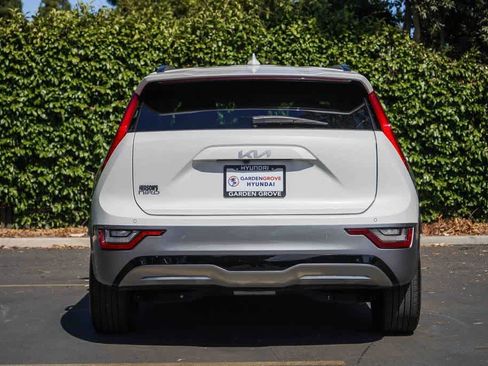 Used 2023 Kia Niro Wave w/ Wave Preserve Package FWD image 5