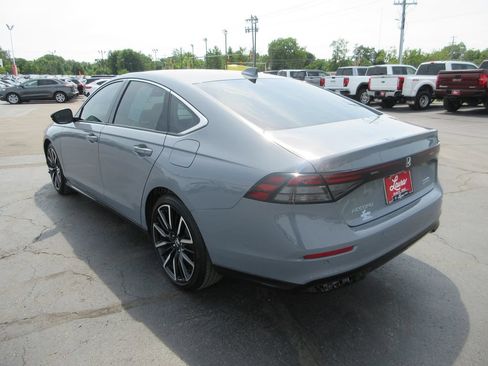 Used 2025 Honda Accord Touring image 7