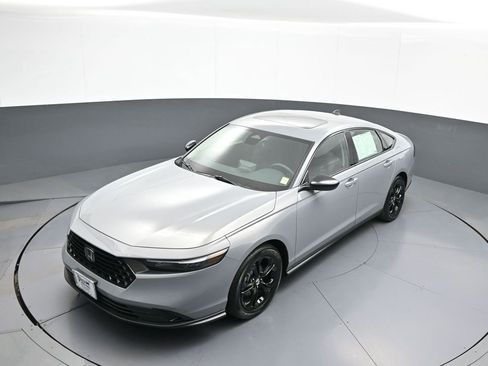 Used 2025 Honda Accord SE image 34