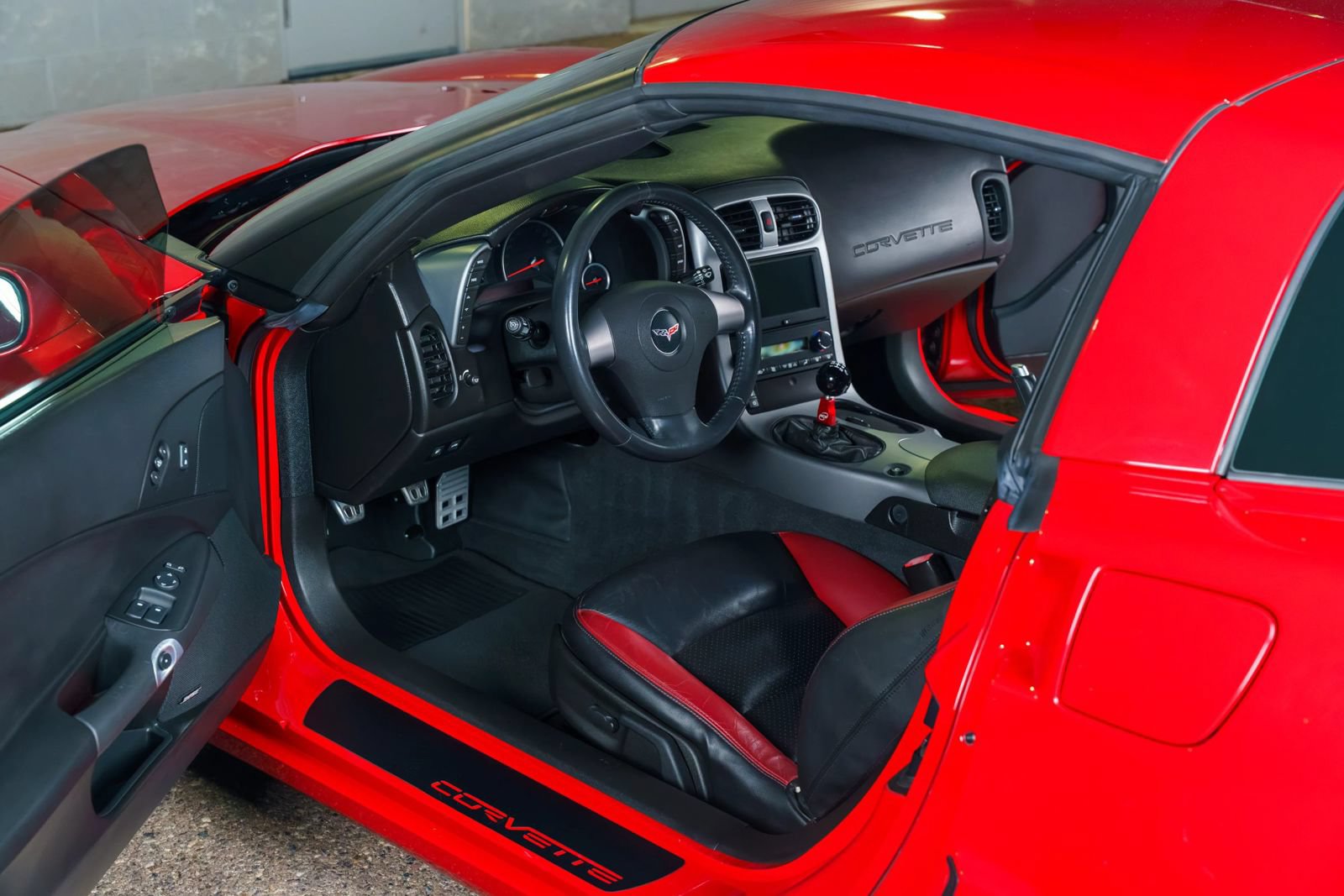 Used 2006 Chevrolet Corvette Z06 w/ Preferred Equipment Group RWD image 12