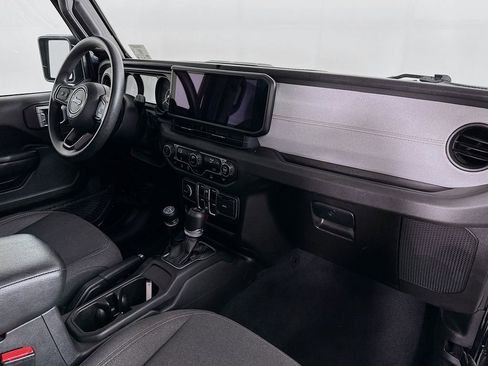 Certified 2024 Jeep Gladiator Sport image 38