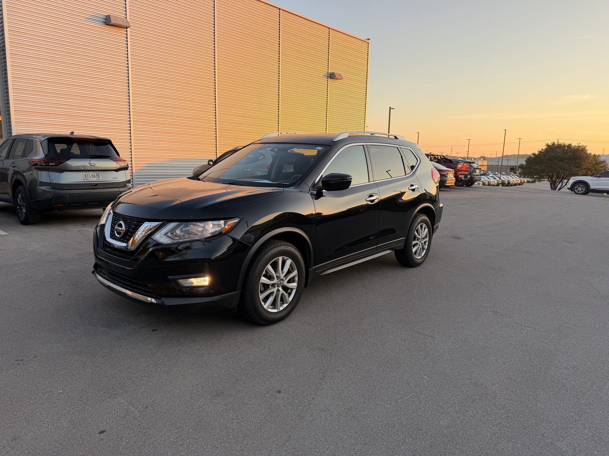 Certified 2017 Nissan Rogue SV AWD/4WD image 1