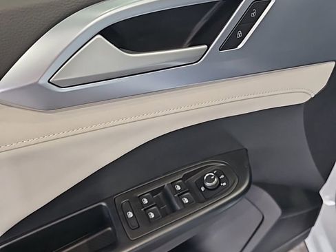 New 2026 Volkswagen Taos SE image 26