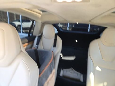 Used 2018 Tesla Model X image 33