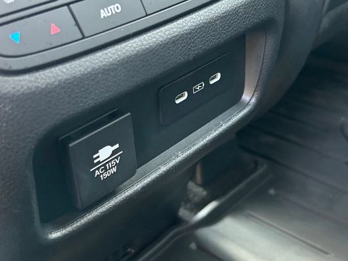 Used 2025 Honda Pilot Black Edition image 24