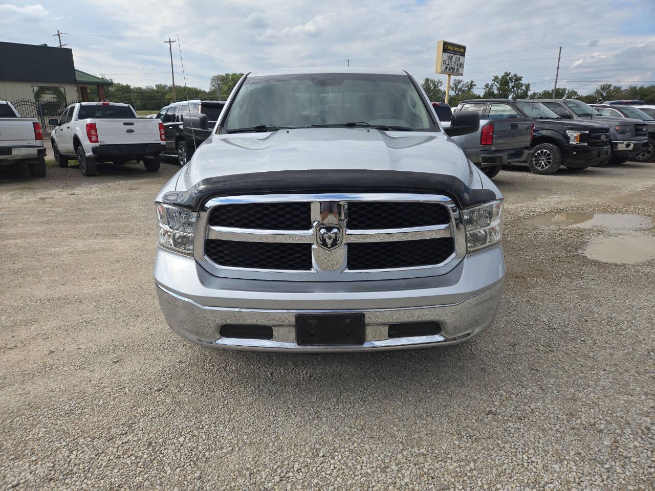 Used 2017 RAM 1500 Classic SLT AWD/4WD image 9