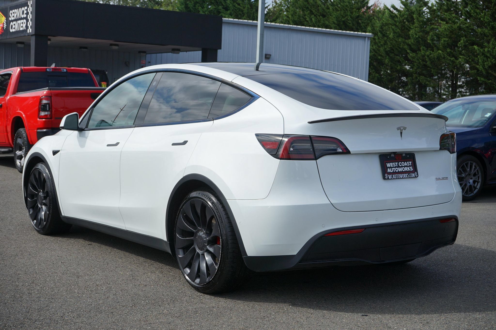Used 2022 Tesla Model Y Performance AWD/4WD image 3