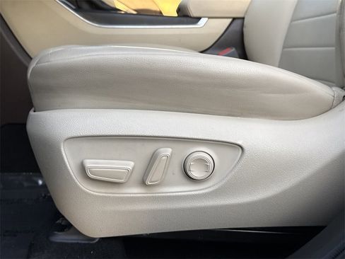 Used 2022 Toyota Highlander XLE image 23