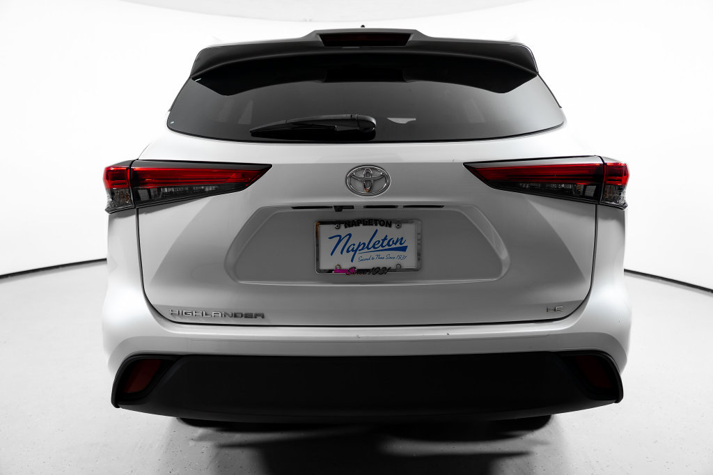 Used 2023 Toyota Highlander LE FWD image 11
