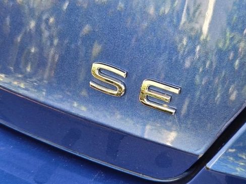 Used 2024 Volkswagen Jetta SE w/ Panoramic Sunroof Package FWD image 9