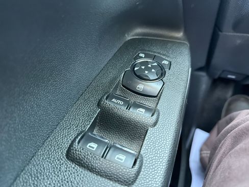 Used 2021 Ford EcoSport SE w/ SE Convenience Package FWD image 29