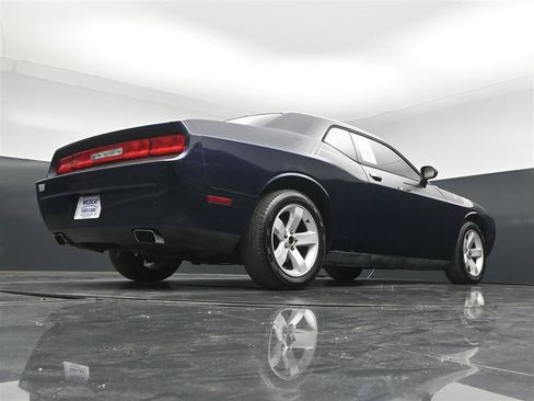 Used 2013 Dodge Challenger SXT RWD image 30