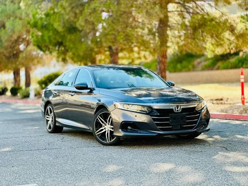 Used 2022 Honda Accord Touring image 2