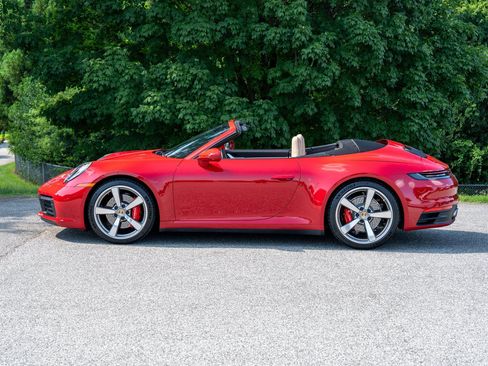 Used 2022 Porsche 911 Carrera 4S AWD/4WD image 2