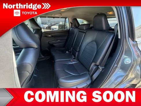 Used 2023 Toyota Highlander XLE FWD image 7