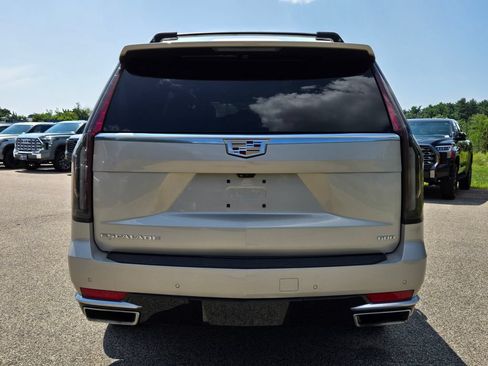 Used 2022 Cadillac Escalade ESV Premium Luxury w/ Performance Package AWD/4WD image 4