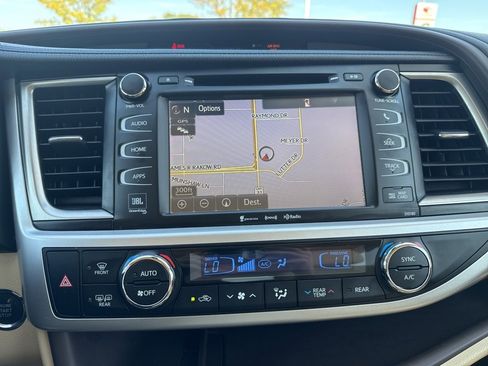 Used 2018 Toyota Highlander Limited image 13