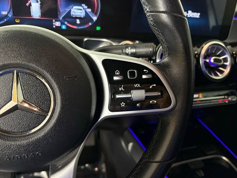 Used 2021 Mercedes-Benz GLB 250 w/ Premium Package image 22