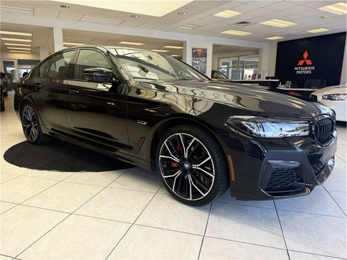 Used 2023 BMW 530e w/ M Sport Package RWD image 3