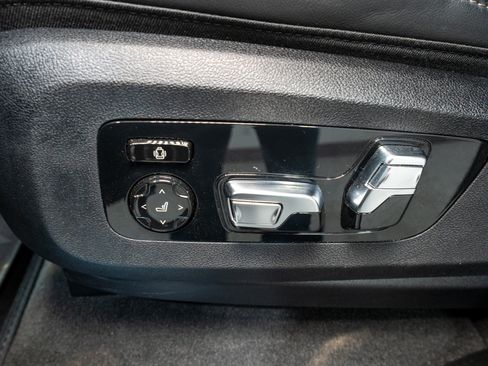 Used 2025 BMW X5 xDrive40i w/ M Sport Package AWD/4WD image 18