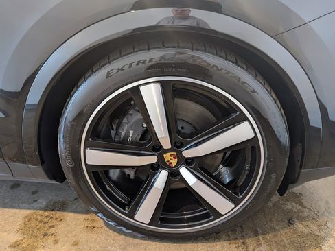 Used 2024 Porsche Cayenne Coupe image 10