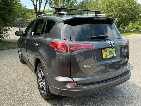 Used 2018 Toyota RAV4 LE w/ Carpet Mat Package AWD/4WD image 11