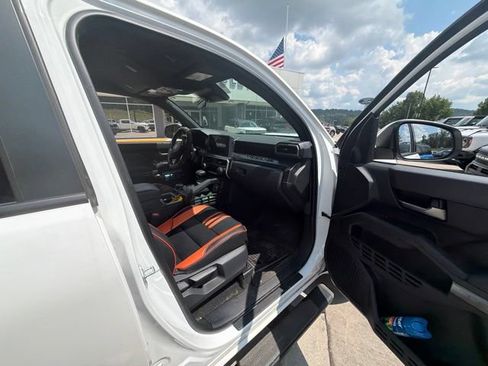 Used 2025 Toyota Tacoma TRD Sport AWD/4WD image 20