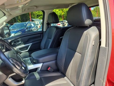 Used 2019 Nissan Titan SV w/ SV Convenience Package AWD/4WD image 18