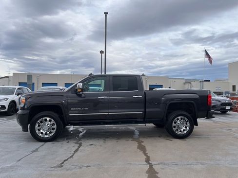 Used 2016 GMC Sierra 2500 Denali w/ Duramax Plus Package image 4