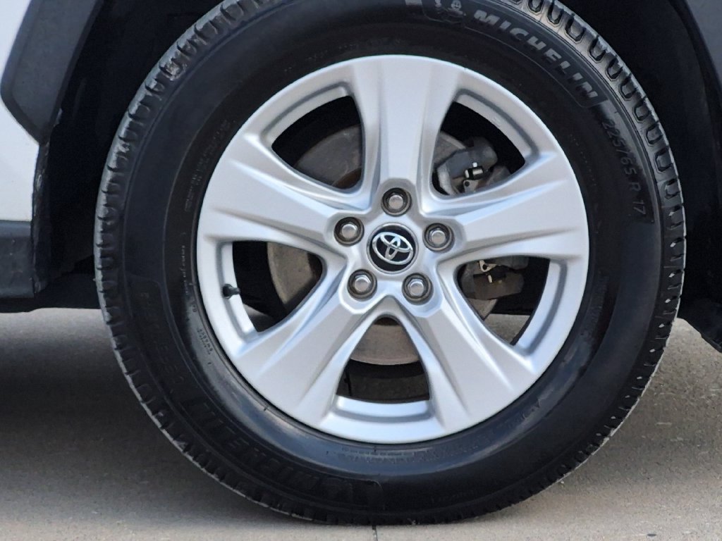 Used 2020 Toyota RAV4 XLE AWD/4WD image 27