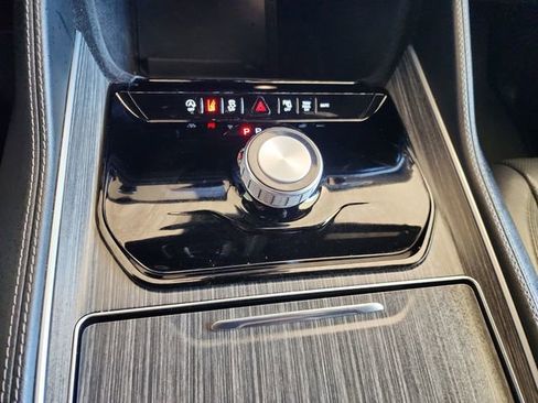 Used 2024 Jeep Wagoneer Series II w/ Flexible Seating Group image 19