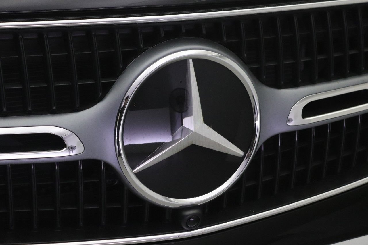 Used 2025 Mercedes-Benz GLC 350e 4MATIC image 26
