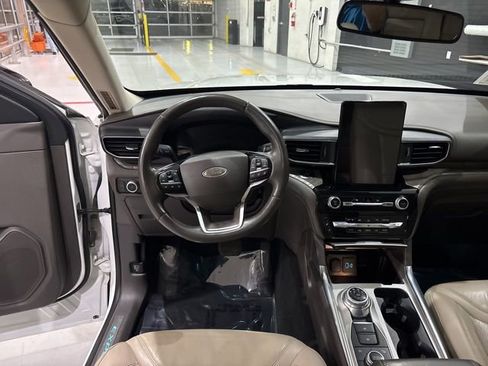 Used 2022 Ford Explorer Platinum w/ Equipment Group 601A image 24