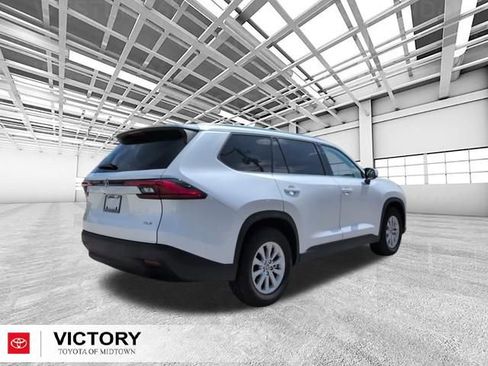 Used 2024 Toyota Grand Highlander XLE image 3