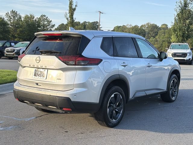 Used 2025 Nissan Rogue SV AWD/4WD image 3