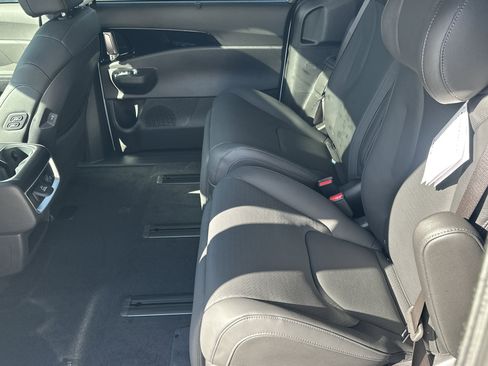 New 2026 Kia Carnival SX Prestige FWD image 8